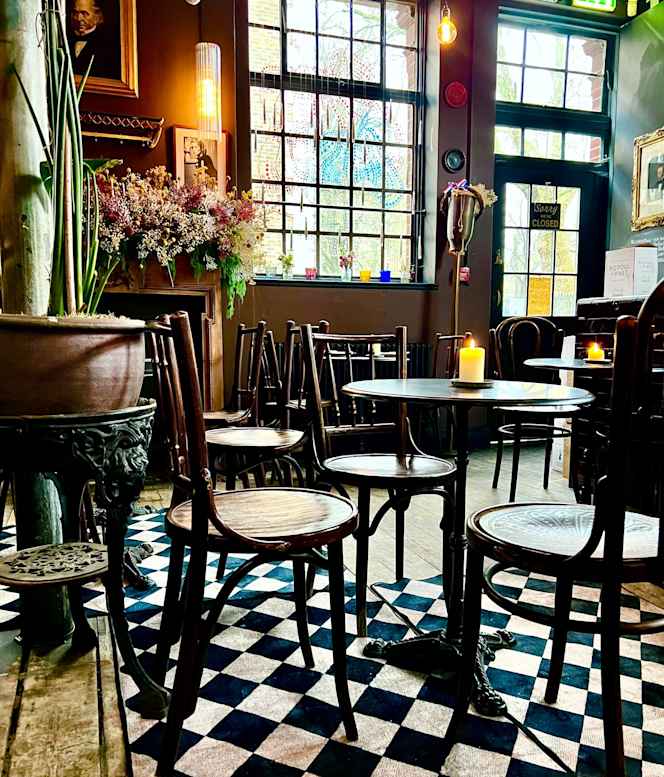 BISTRO BARDOT (The Turk’s Head) Bistro Restaurant Provencal - 3