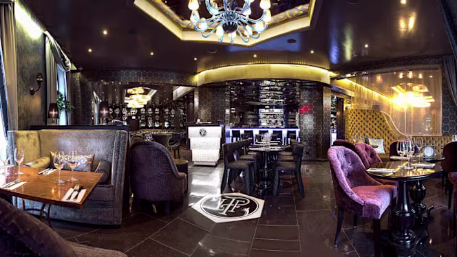 Le Pain Français Brasserie - 9