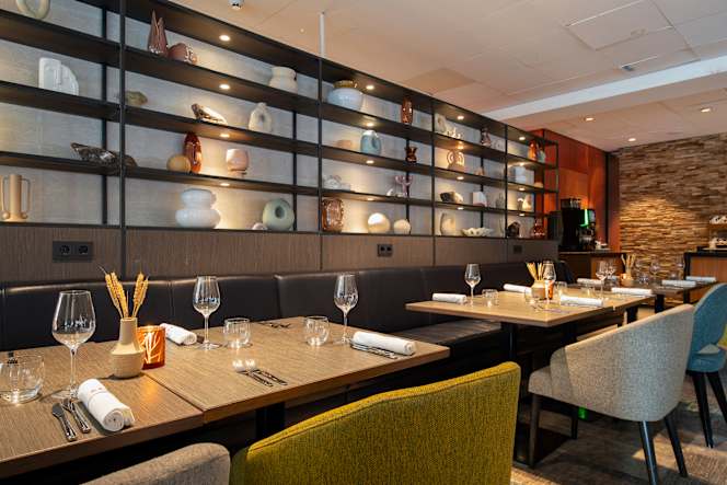 SALT Coastal Bistro & Bar (Europa Hotel) - 5