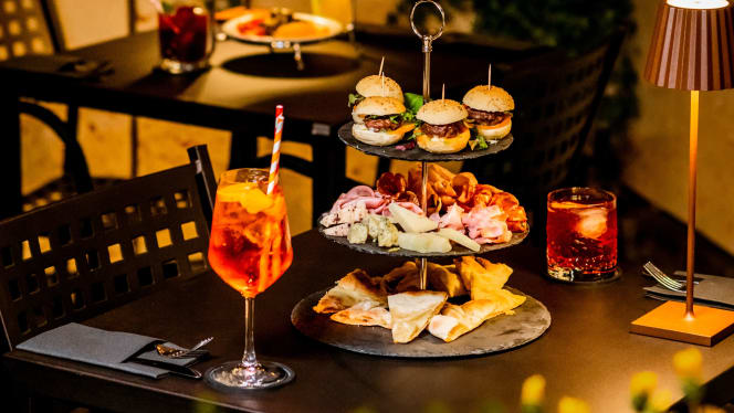 8th Floor Rooftop - 8