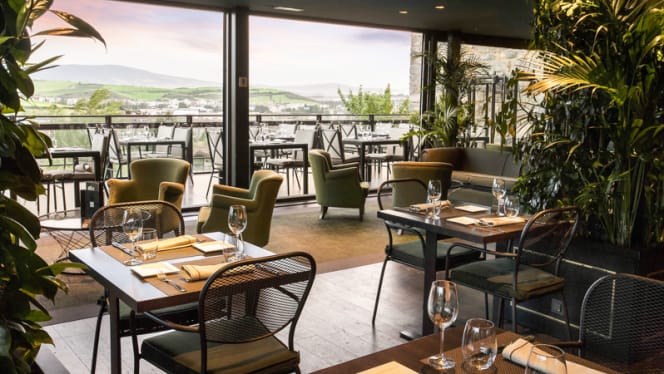 La Veranda - Hotel Castillo de Gorráiz - 0