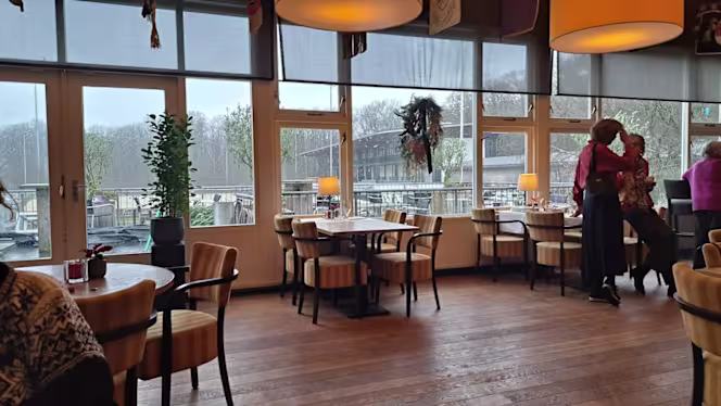 Bistro De Jockey Club - 4