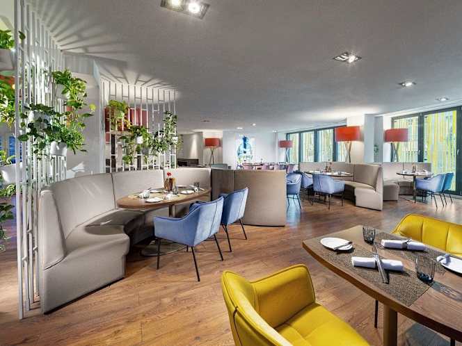 Signature Restaurant at Clarion Café - 9