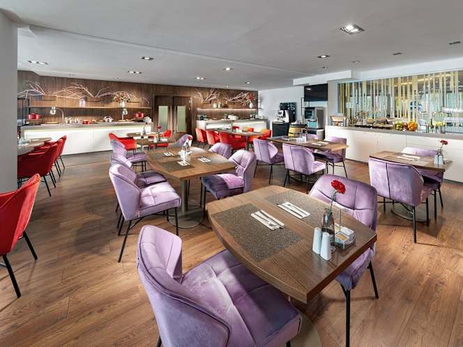 Signature Restaurant at Clarion Café - 3