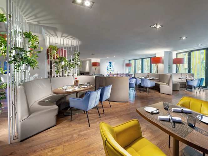 Signature Restaurant at Clarion Café - 2