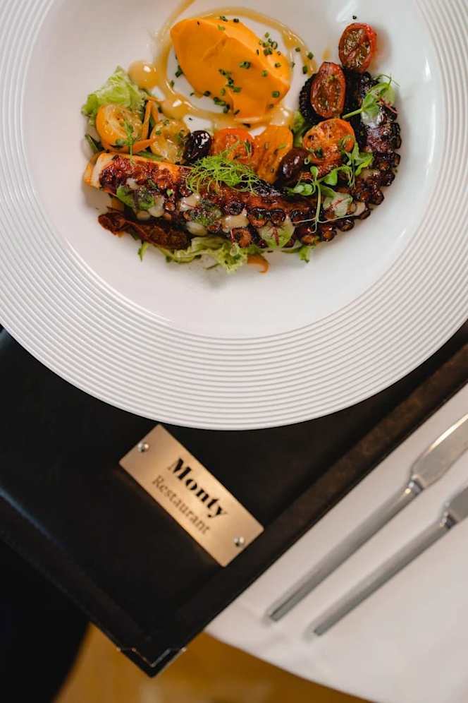 Monty Restaurant - 8