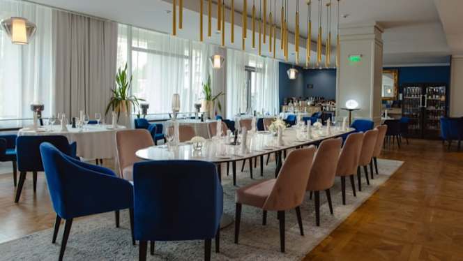 Monty Restaurant - 1