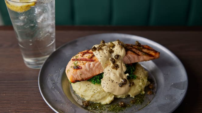 Aviator Sports Bar & Restaurant - 7