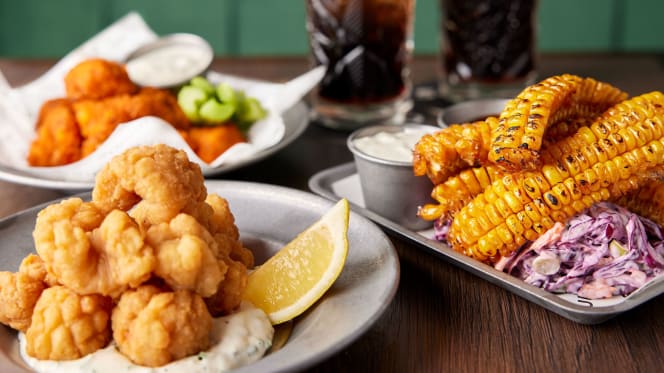 Aviator Sports Bar & Restaurant - 9