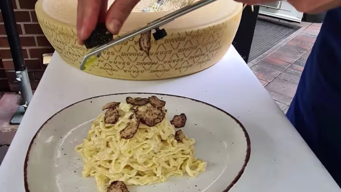 SURF' N TURF KITCHEN - Hamburg - 1