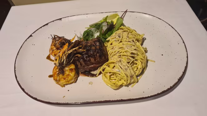 SURF' N TURF KITCHEN - Hamburg - 3