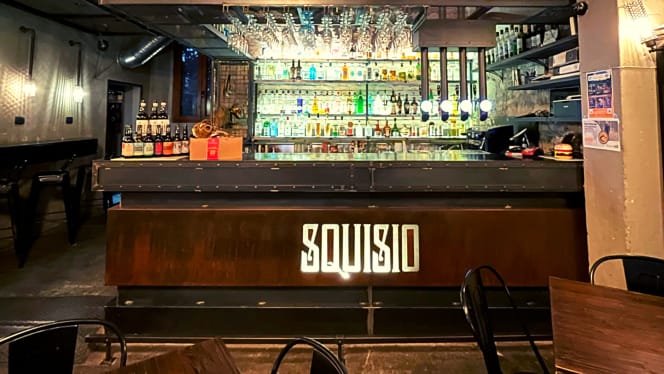 Squisio Cocktails & Burgers - 6