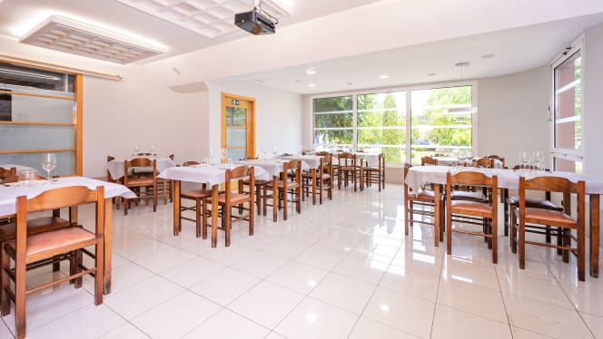 La Perla Restaurant - 5