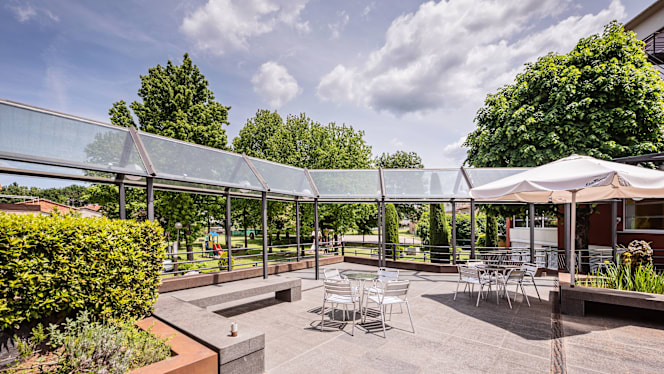 La Perla Restaurant - 9