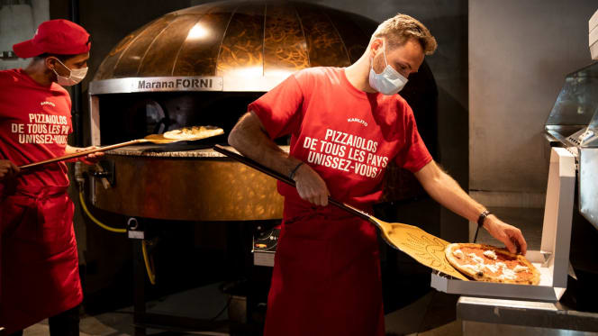 MOB HOTEL Restaurant - 8