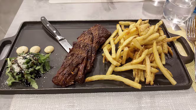 Rare Greek Restaurant Santorini - 5