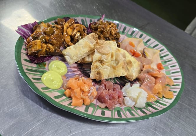 LA CAVA Food & Drink - 9