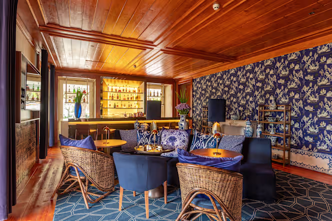 Kan.Jo Bar & Restaurant - 1