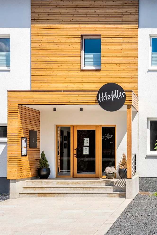 Holzfellas Restaurant - 1