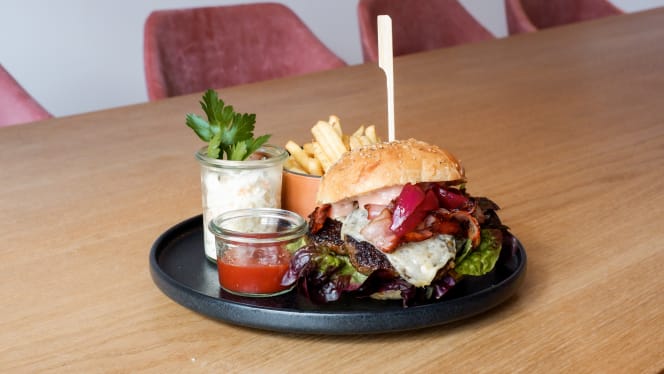 Romantik Hotel Hirschen - Wirtsstuben - 8