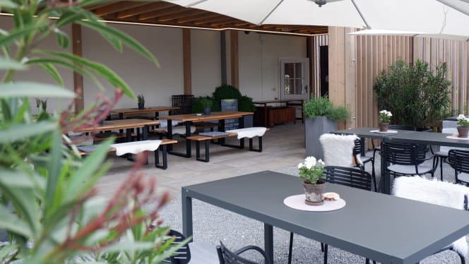 Romantik Hotel Hirschen - Wirtsstuben - 3