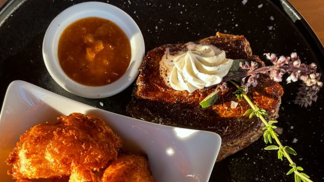 Romantik Hotel Hirschen - Wirtsstuben - 2