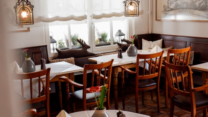 Romantik Hotel Hirschen - Wirtsstuben - 5