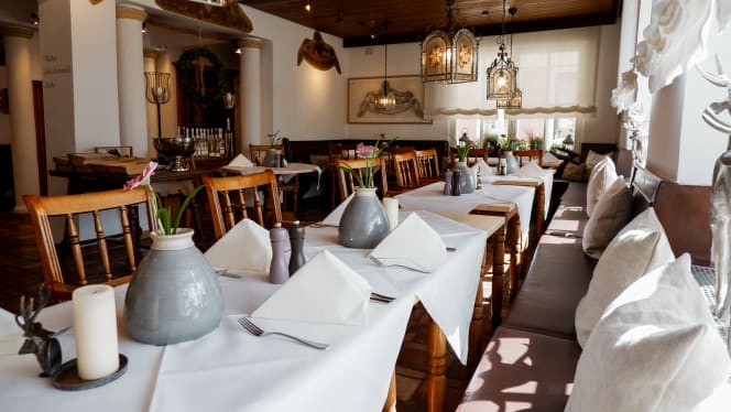 Romantik Hotel Hirschen - Wirtsstuben - 0