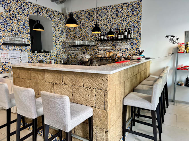 Raia - Cafe, Wein & Food - 1