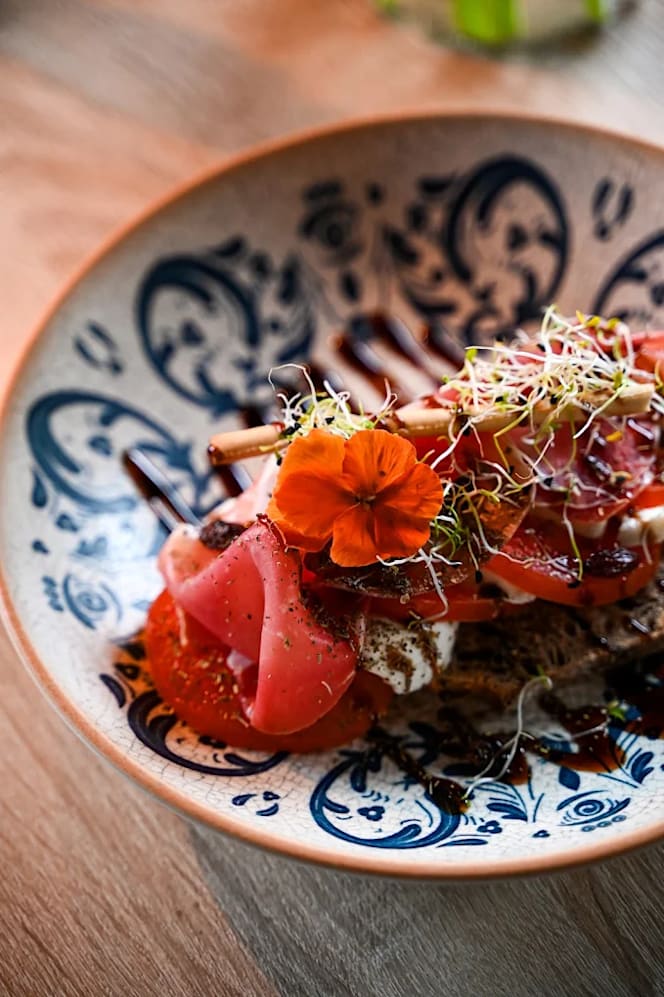 La Folie, Bar à vins et champagnes - 0