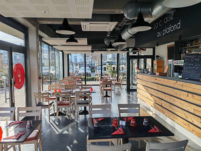 La Chaise au Plafond - 0