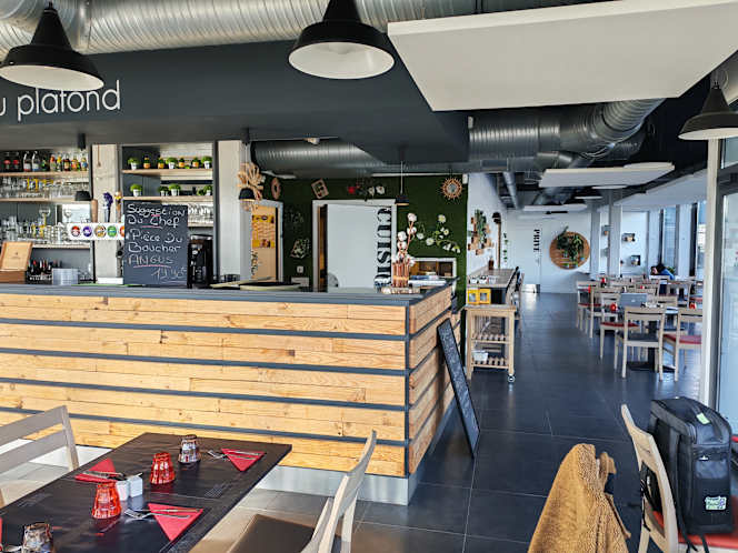 La Chaise au Plafond - 4