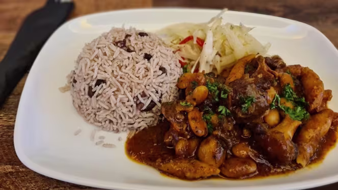 Deep Jamaican bar and grill - 6