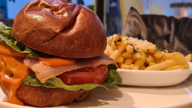 Alecco Bar & Restaurant - 9