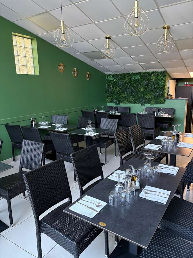 Oliva Café Restaurant - 5