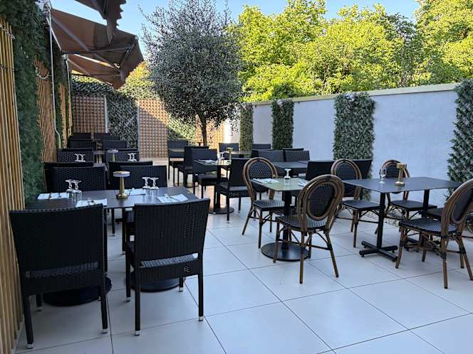 Oliva Café Restaurant - 3
