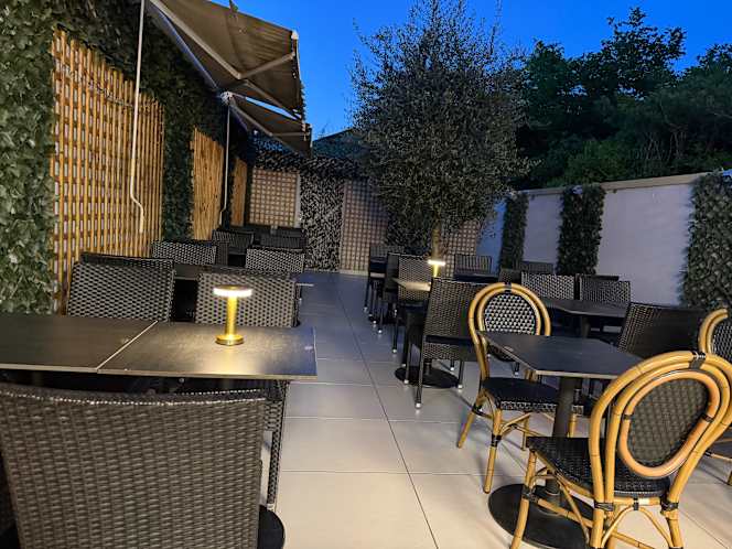 Oliva Café Restaurant - 2