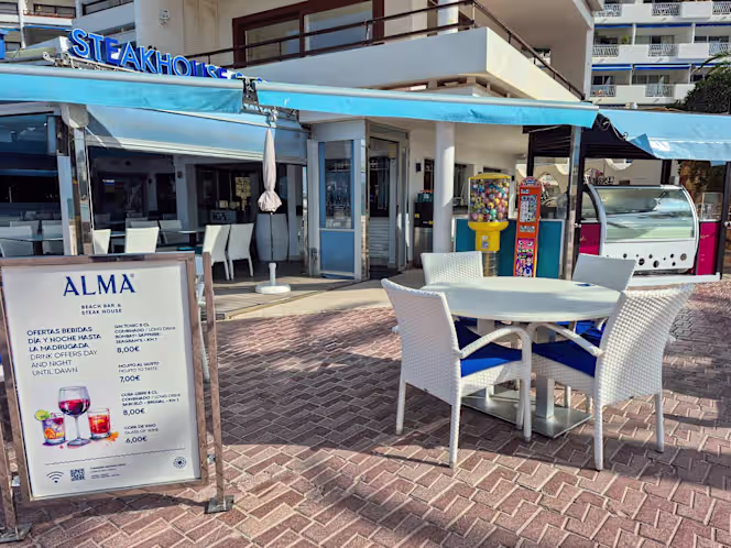 Alma Beach Bar & Steak House - Thin Pizza & Paellas - 1