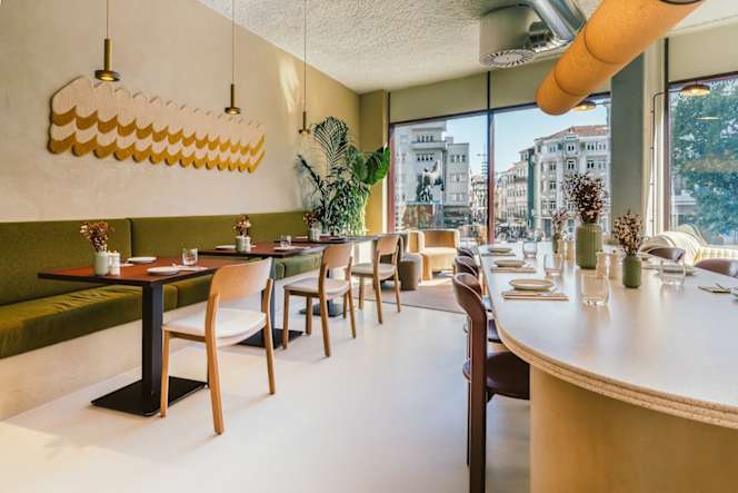 The Social Hub Restaurant & Bar - 5