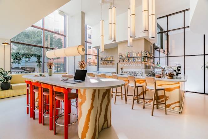 The Social Hub Restaurant & Bar - 1