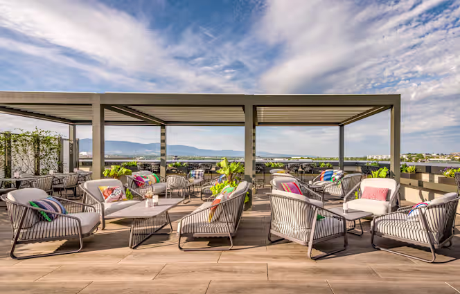 Rooftop Suite 1201 - 3