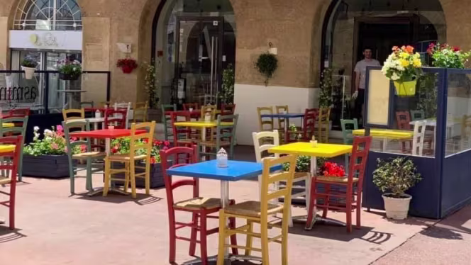 Yasmine Vieux Port - 5