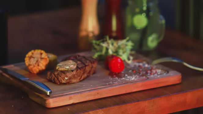 UPPER Grill & Bar - 6