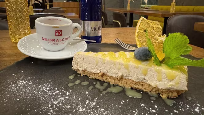 UPPER Grill & Bar - 4