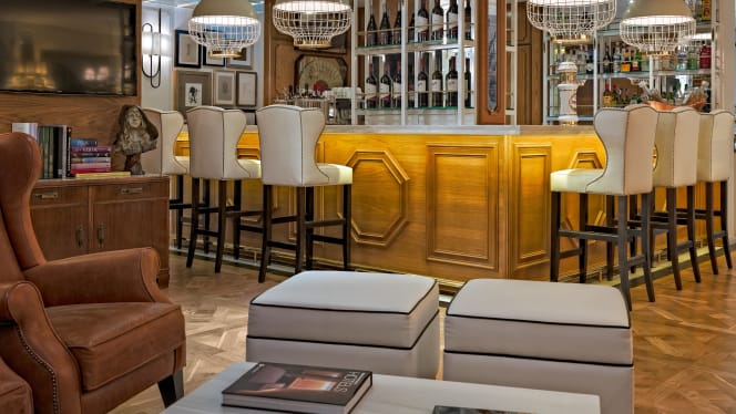 Azul e Branco - H10 Duque de Loulé - 7