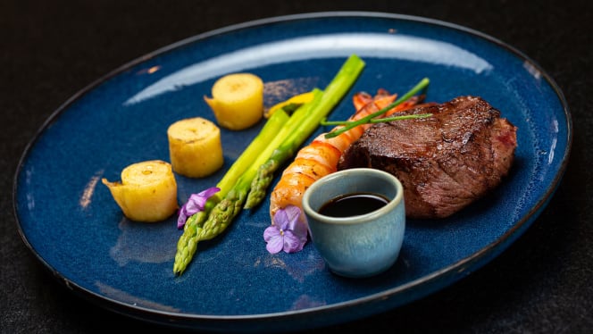 Azul e Branco - H10 Duque de Loulé - 2