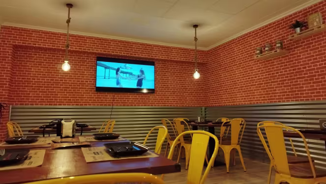 Gastrobar La Fábrica Brew-Pub - 0