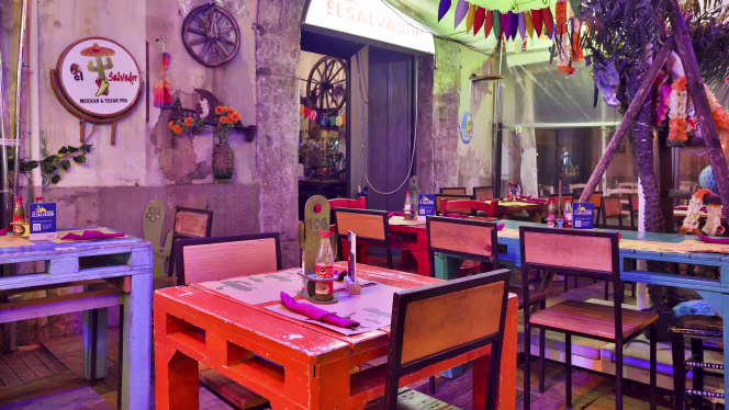 El Salvador Mexican - Texan Pub - 1