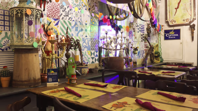 El Salvador Mexican - Texan Pub - 3