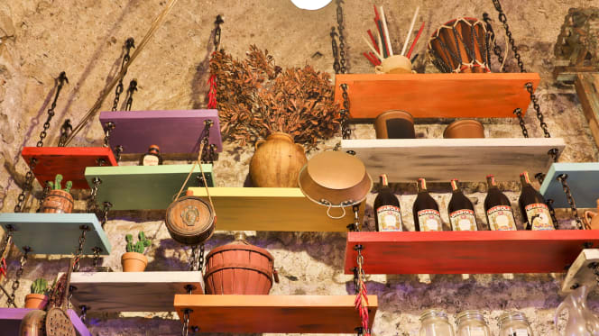 El Salvador Mexican - Texan Pub - 7